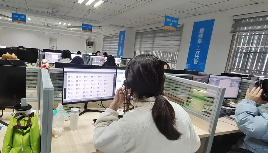 客服外包职场办公场景